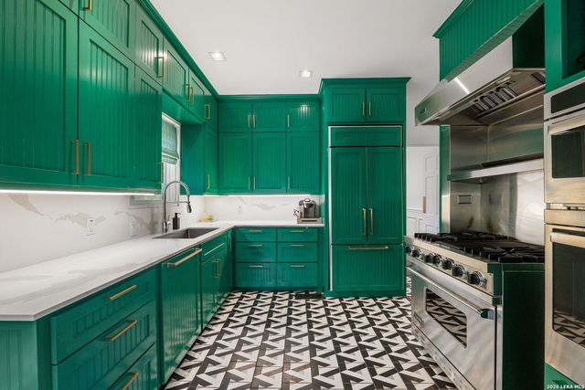 404 Sheraton, Terrell Hills, TX 78209