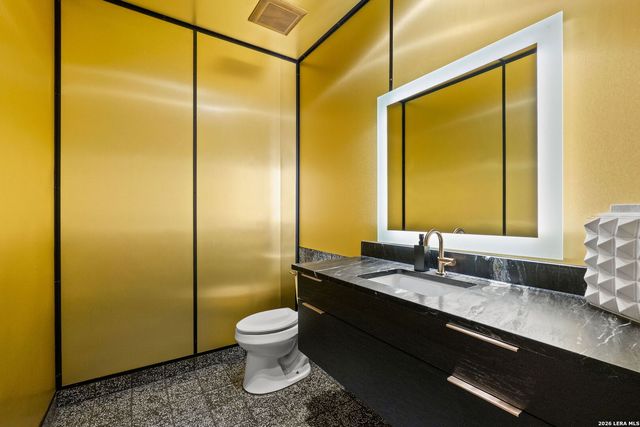 404 Sheraton, Terrell Hills, TX 78209