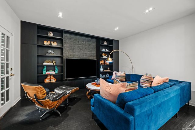 404 Sheraton, Terrell Hills, TX 78209