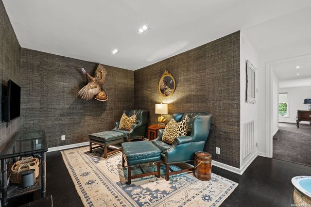 404 Sheraton, Terrell Hills, TX 78209