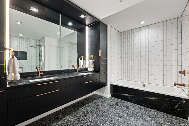 404 Sheraton, Terrell Hills, TX 78209