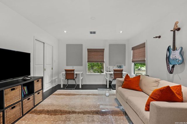 404 Sheraton, Terrell Hills, TX 78209