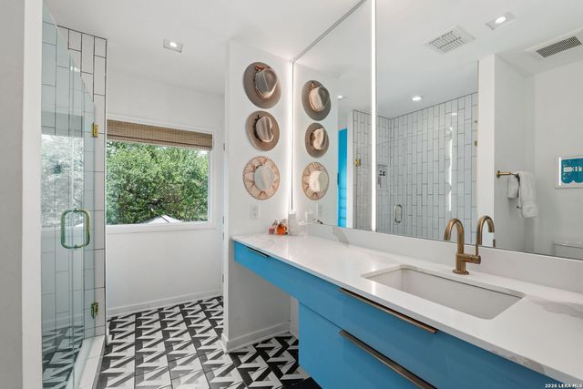 404 Sheraton, Terrell Hills, TX 78209