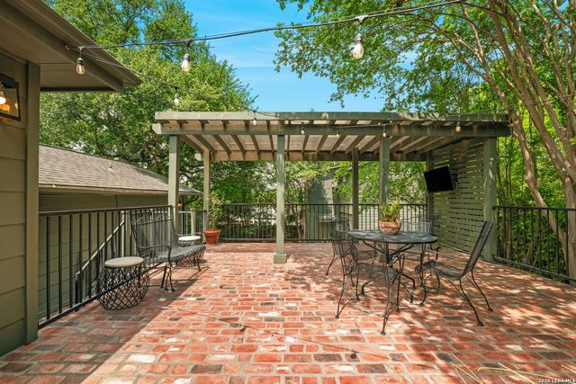 404 Sheraton, Terrell Hills, TX 78209