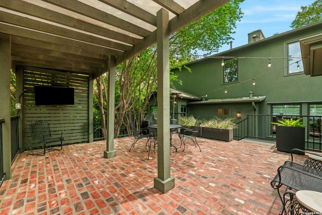 404 Sheraton, Terrell Hills, TX 78209