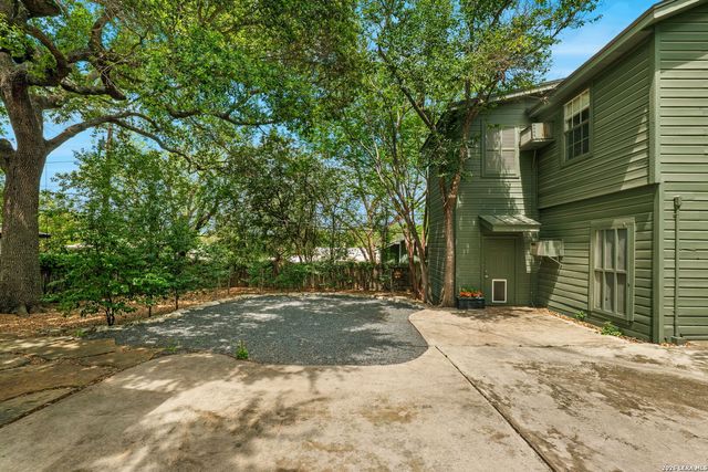 404 Sheraton, Terrell Hills, TX 78209