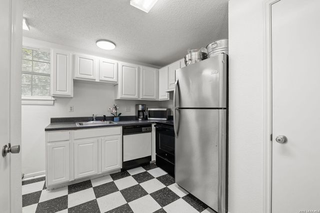 404 Sheraton, Terrell Hills, TX 78209