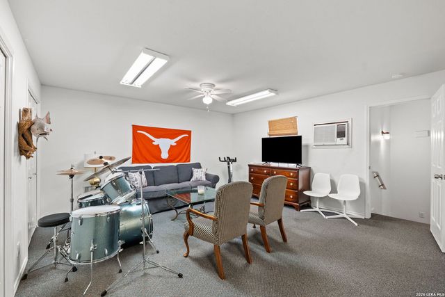 404 Sheraton, Terrell Hills, TX 78209