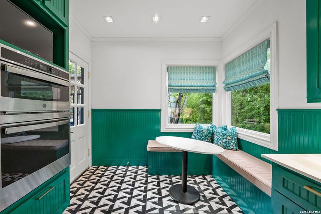 404 Sheraton, Terrell Hills, TX 78209