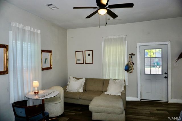 522 MARKET, Moundville, AL 35474