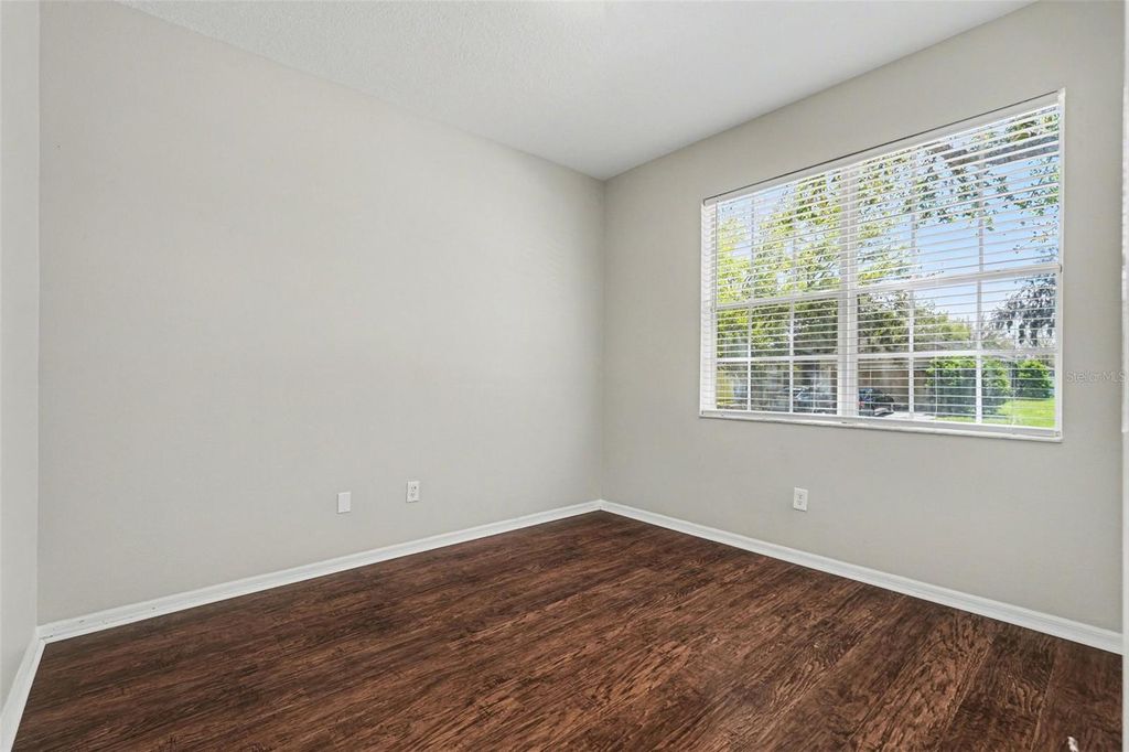 Image 13 of property listing at 408 THICKET CREST ROAD, Seffner, FL 33584