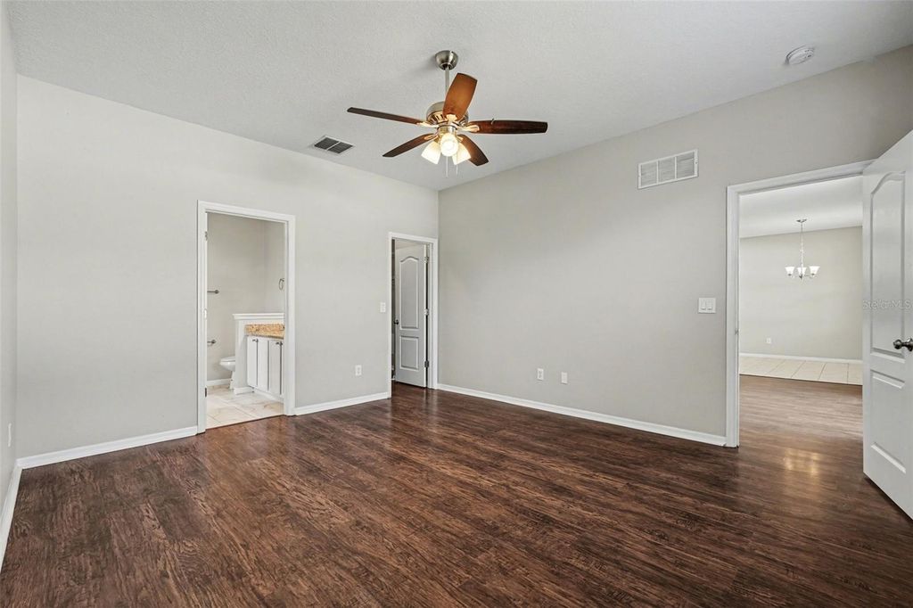 Image 19 of property listing at 408 THICKET CREST ROAD, Seffner, FL 33584