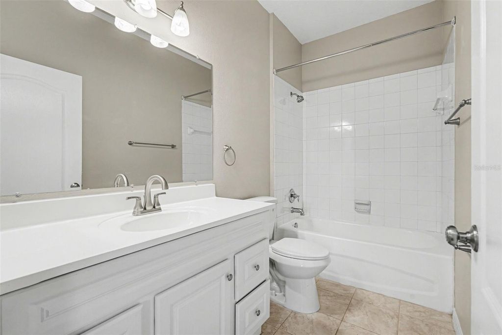 Image 21 of property listing at 408 THICKET CREST ROAD, Seffner, FL 33584