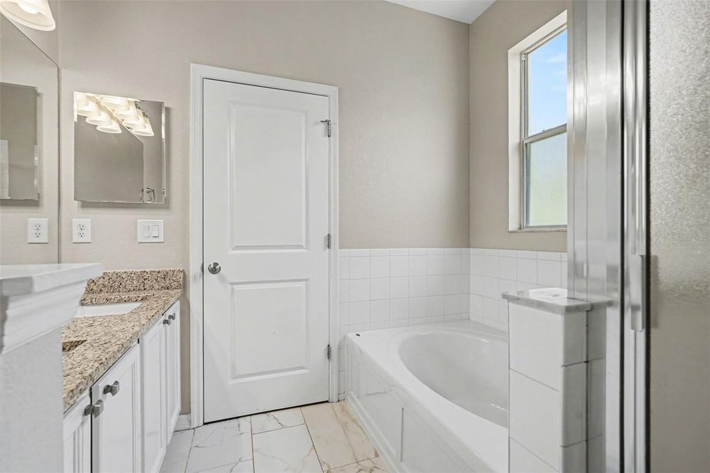 Image 23 of property listing at 408 THICKET CREST ROAD, Seffner, FL 33584