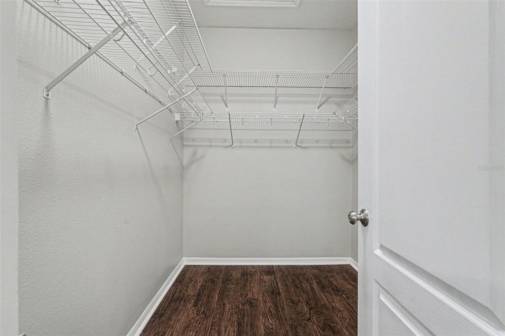 Image 24 of property listing at 408 THICKET CREST ROAD, Seffner, FL 33584