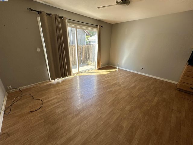 163 Stirling Dr, Vacaville, CA 95687