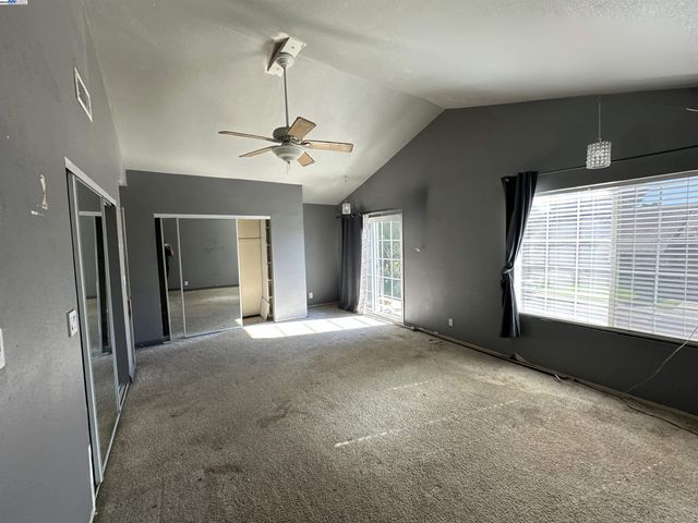 163 Stirling Dr, Vacaville, CA 95687