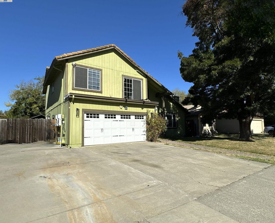 163 Stirling Dr, Vacaville, CA 95687