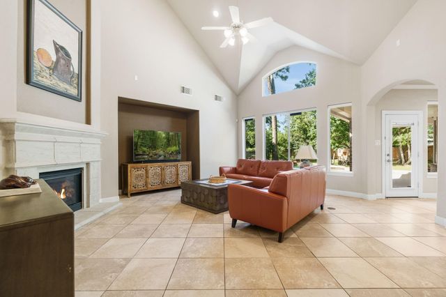 59 E Green Pastures Circle, The Woodlands, TX 77382