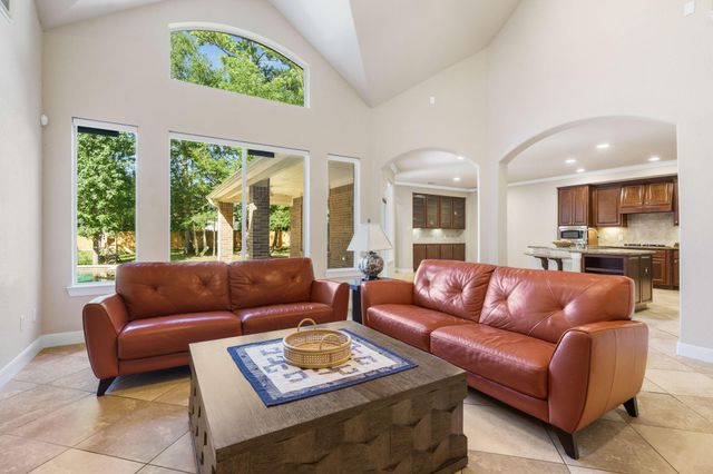 59 E Green Pastures Circle, The Woodlands, TX 77382