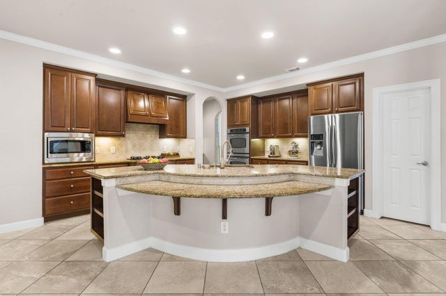 59 E Green Pastures Circle, The Woodlands, TX 77382