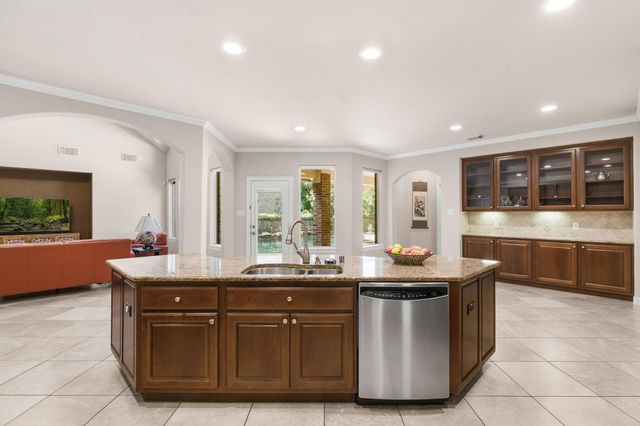 59 E Green Pastures Circle, The Woodlands, TX 77382