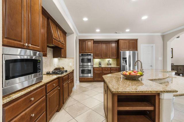 59 E Green Pastures Circle, The Woodlands, TX 77382