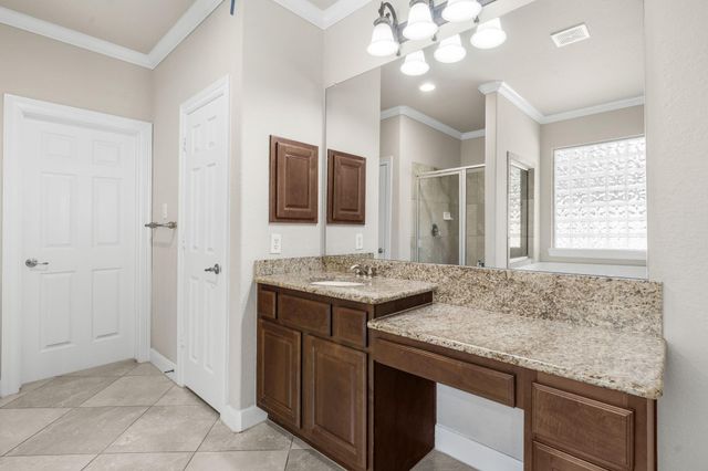 59 E Green Pastures Circle, The Woodlands, TX 77382