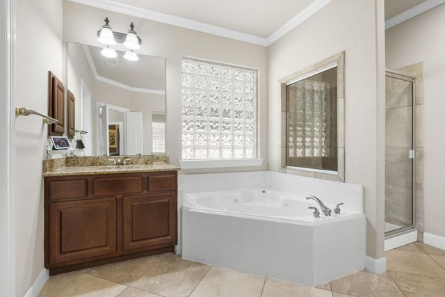59 E Green Pastures Circle, The Woodlands, TX 77382