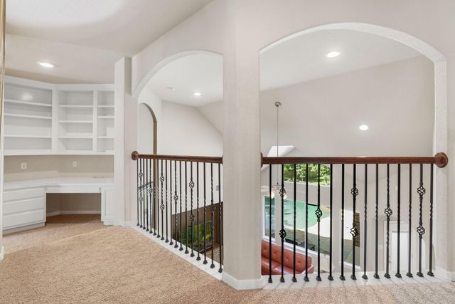59 E Green Pastures Circle, The Woodlands, TX 77382