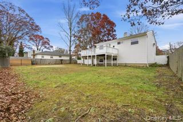 4 Beechwood Drive, Shirley, NY 11967