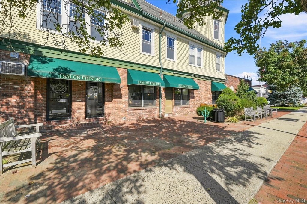 180 Broadway, Amityville, NY 11701 — photo 2