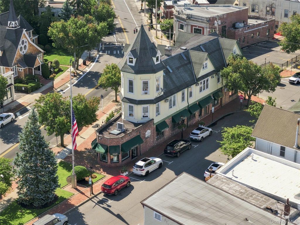 180 Broadway, Amityville, NY 11701 — photo 3