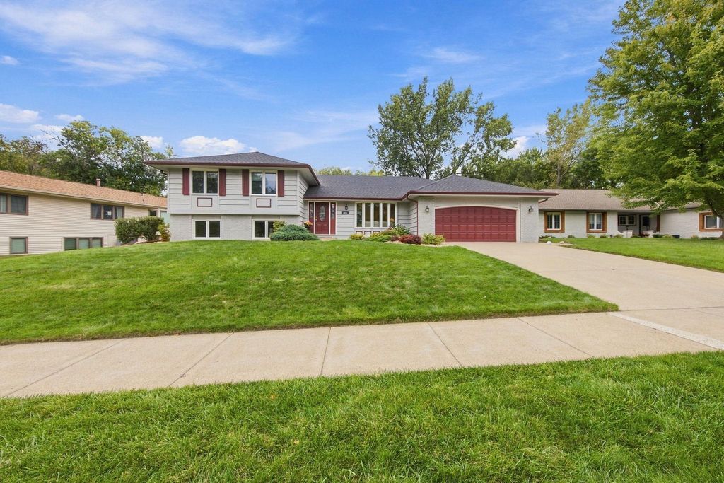 9235 Hyland Creek Road, Bloomington, MN 55437 — photo 2