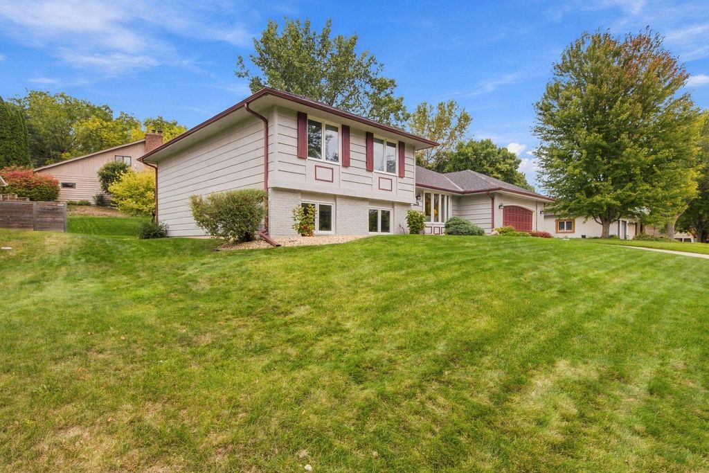 9235 Hyland Creek Road, Bloomington, MN 55437 — photo 3
