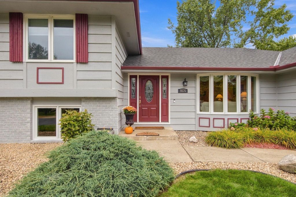 9235 Hyland Creek Road, Bloomington, MN 55437 — photo 5