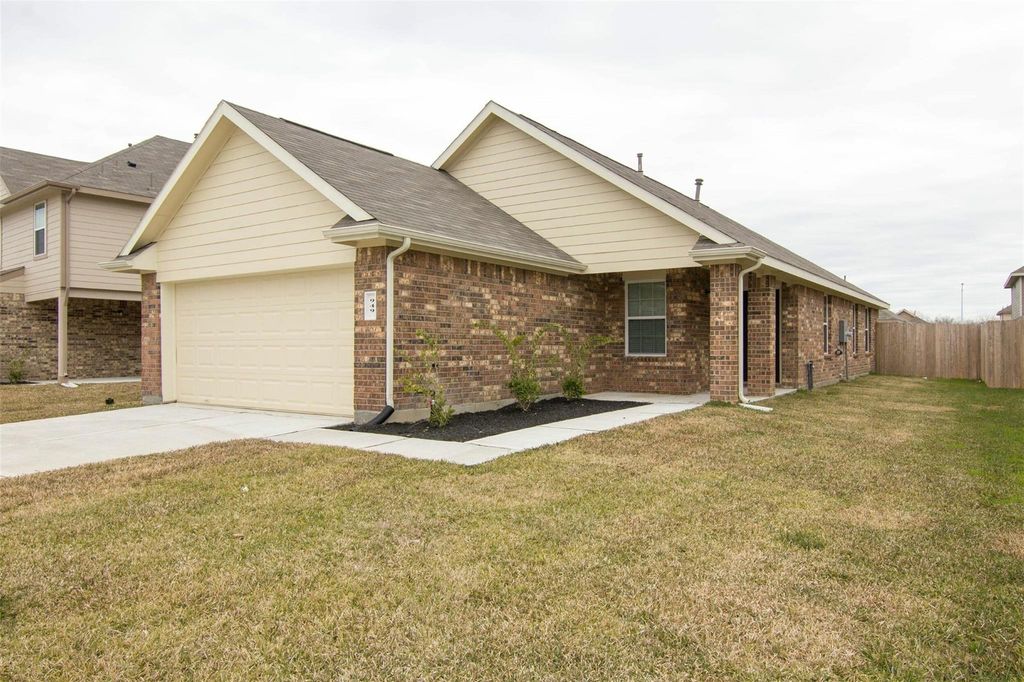 949 River Sage Court, La Marque, TX 77568