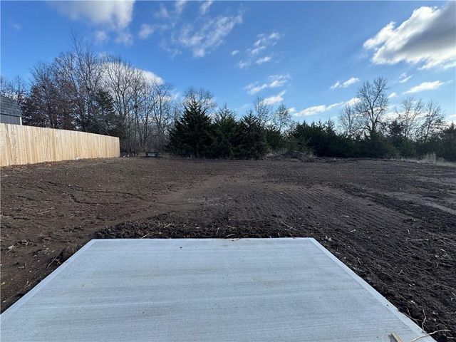 327 NE 51 Road, Warrensburg, MO 64093