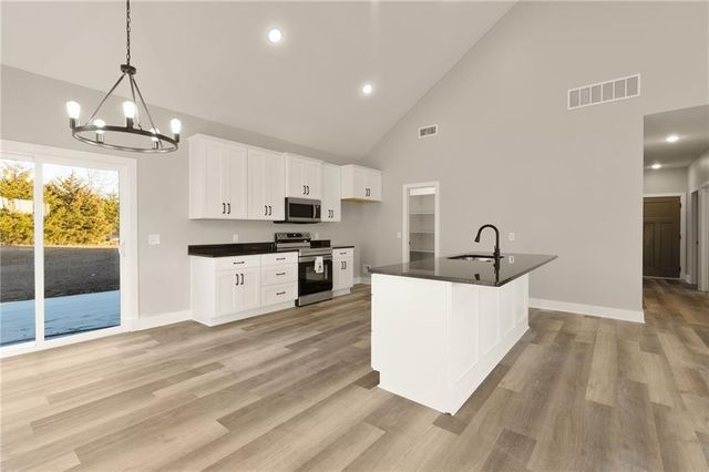 327 NE 51 Road, Warrensburg, MO 64093