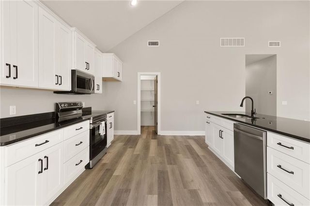 327 NE 51 Road, Warrensburg, MO 64093