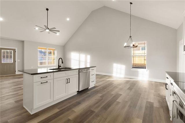 327 NE 51 Road, Warrensburg, MO 64093