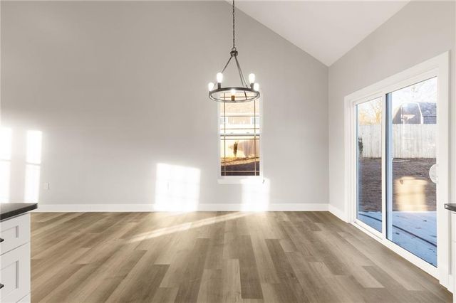 327 NE 51 Road, Warrensburg, MO 64093