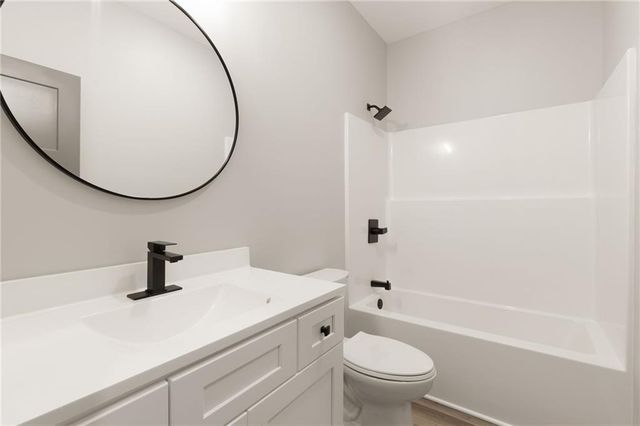 327 NE 51 Road, Warrensburg, MO 64093