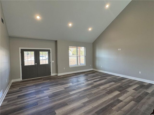 327 NE 51 Road, Warrensburg, MO 64093