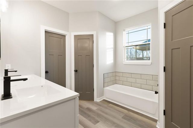 327 NE 51 Road, Warrensburg, MO 64093