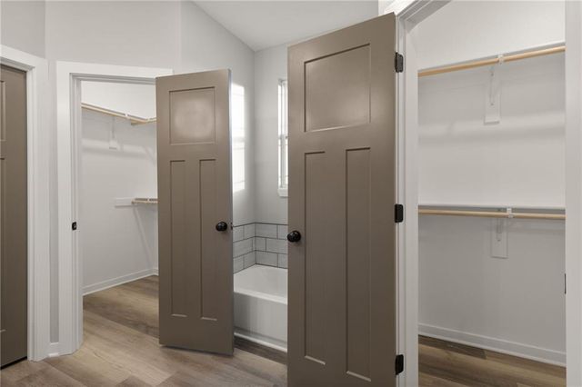 327 NE 51 Road, Warrensburg, MO 64093