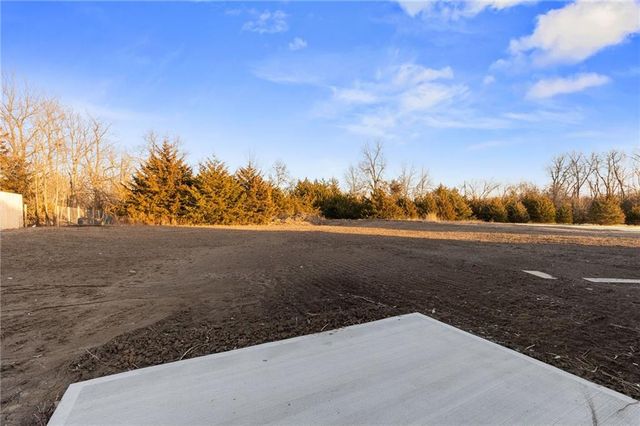 327 NE 51 Road, Warrensburg, MO 64093