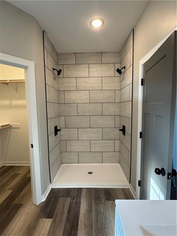 327 NE 51 Road, Warrensburg, MO 64093