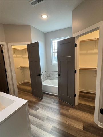 327 NE 51 Road, Warrensburg, MO 64093