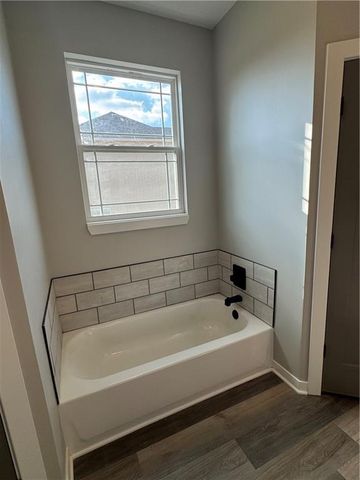 327 NE 51 Road, Warrensburg, MO 64093